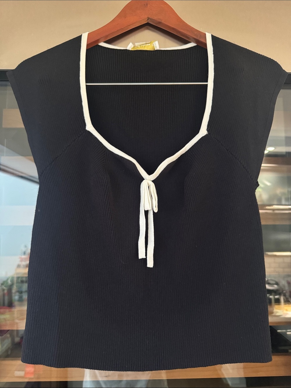 House of Harlow 1960 Ribbed Contrast Trim Knit Top NWT Black Ivory Size M - Picture 3 of 5